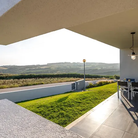 Carina With Pool And Ocean View Vila